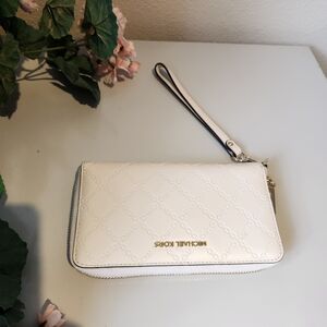 Michael Kors Cream Quilted Zip-Around Wristlet Wallet